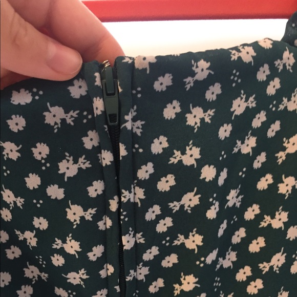 Flowy dark Green dress with white flowers. - Picture 8 of 8